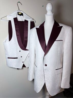 Men’s White & Burgundy Paisley Tuxedo Suit – 3 Piece Formal Set 🤵✨
